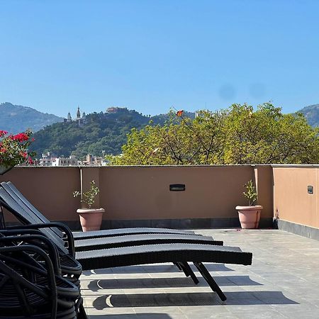 Hotel Thrive, A Tropical Courtyard Kathmandu Esterno foto