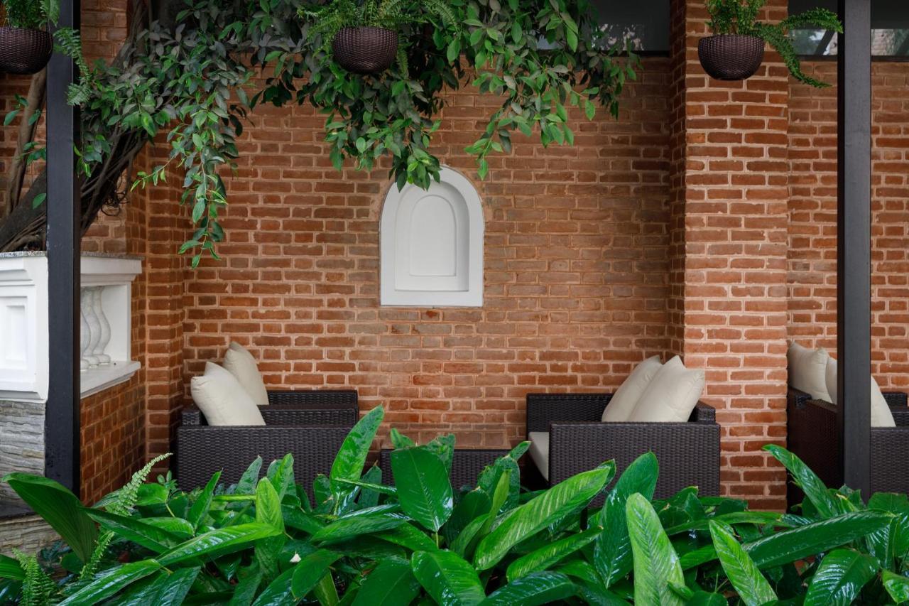 Hotel Thrive, A Tropical Courtyard Kathmandu Esterno foto