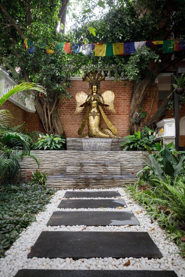 Hotel Thrive, A Tropical Courtyard Kathmandu Esterno foto