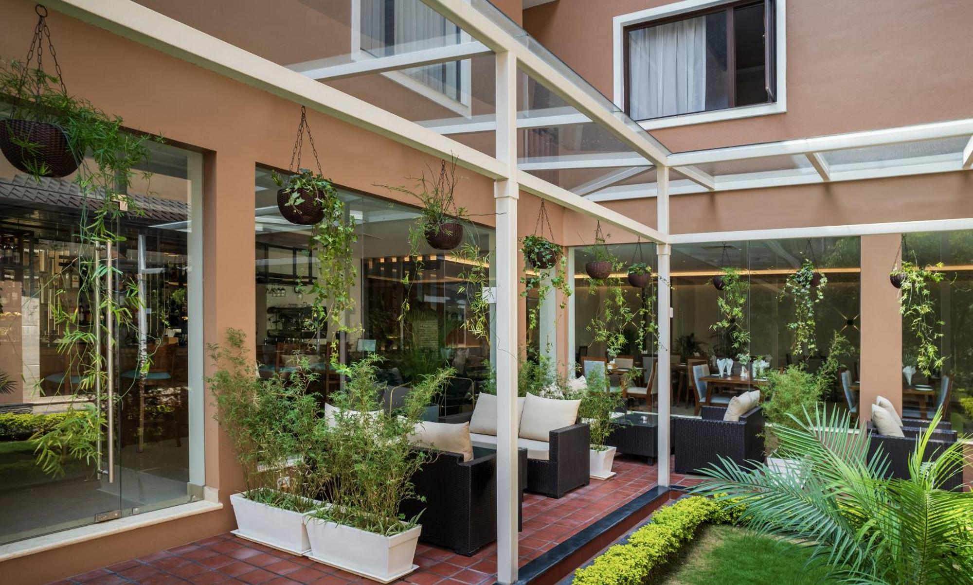 Hotel Thrive, A Tropical Courtyard Kathmandu Esterno foto